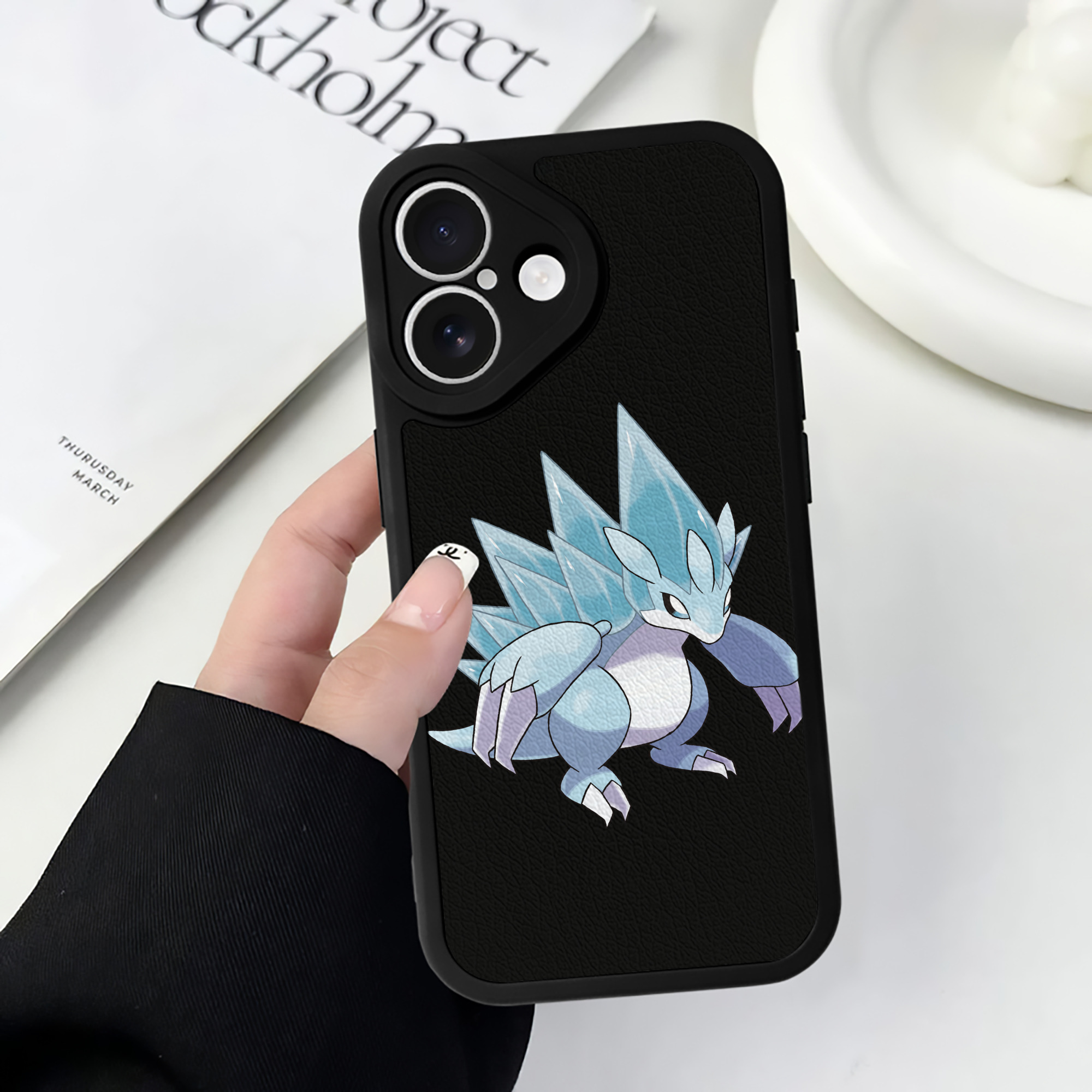 （画像用） ポケットモンスター Pokémon 【iPhone 16シリーズ対応】シリコンスマホケース（レザー調） 材質：シリコン